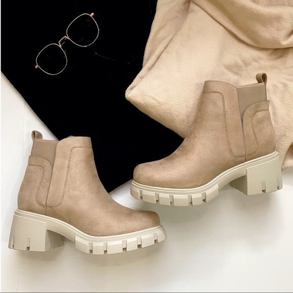 Soda Shoes - Soda Rita sand tan faux suede lug sole ankle booties NIB